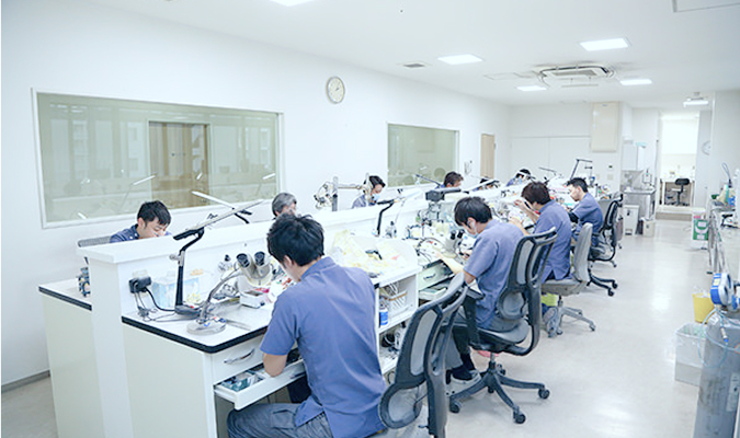 10名超えの歯科技工士が在籍する院内ラボ